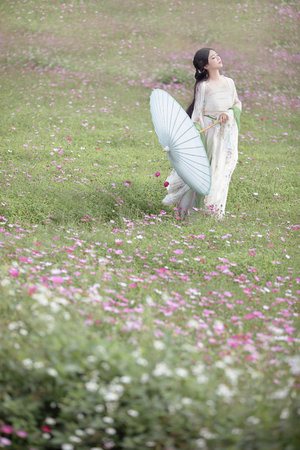 《闭俗情侣与玩咖辣妹们》歌